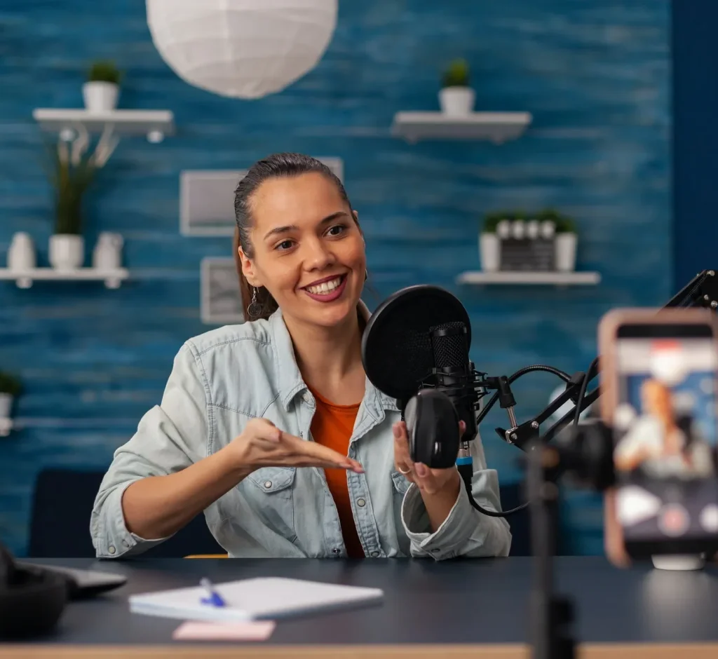 smiling-influencer-recording-mouse-review-with-smartphone